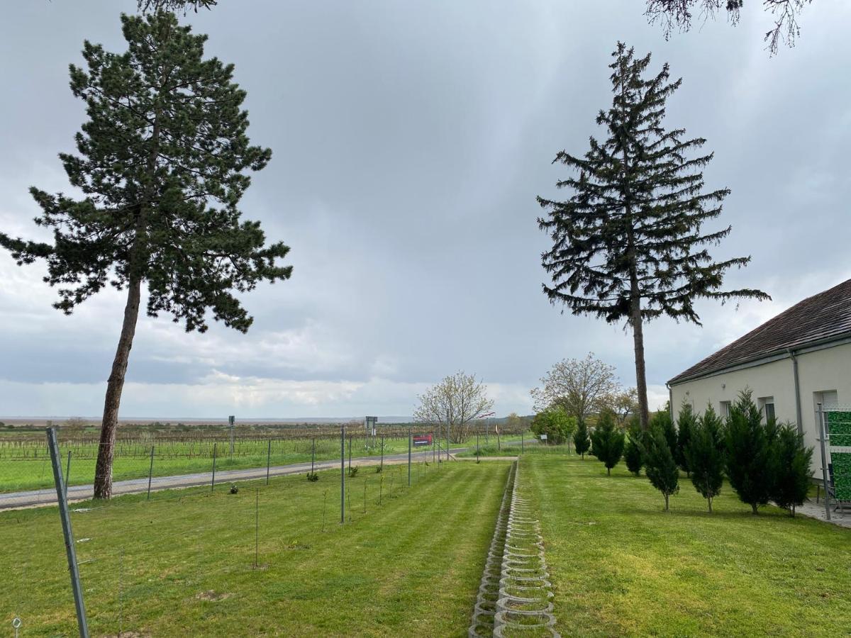 Harol Home & Bike Fertőrákos Exteriér fotografie