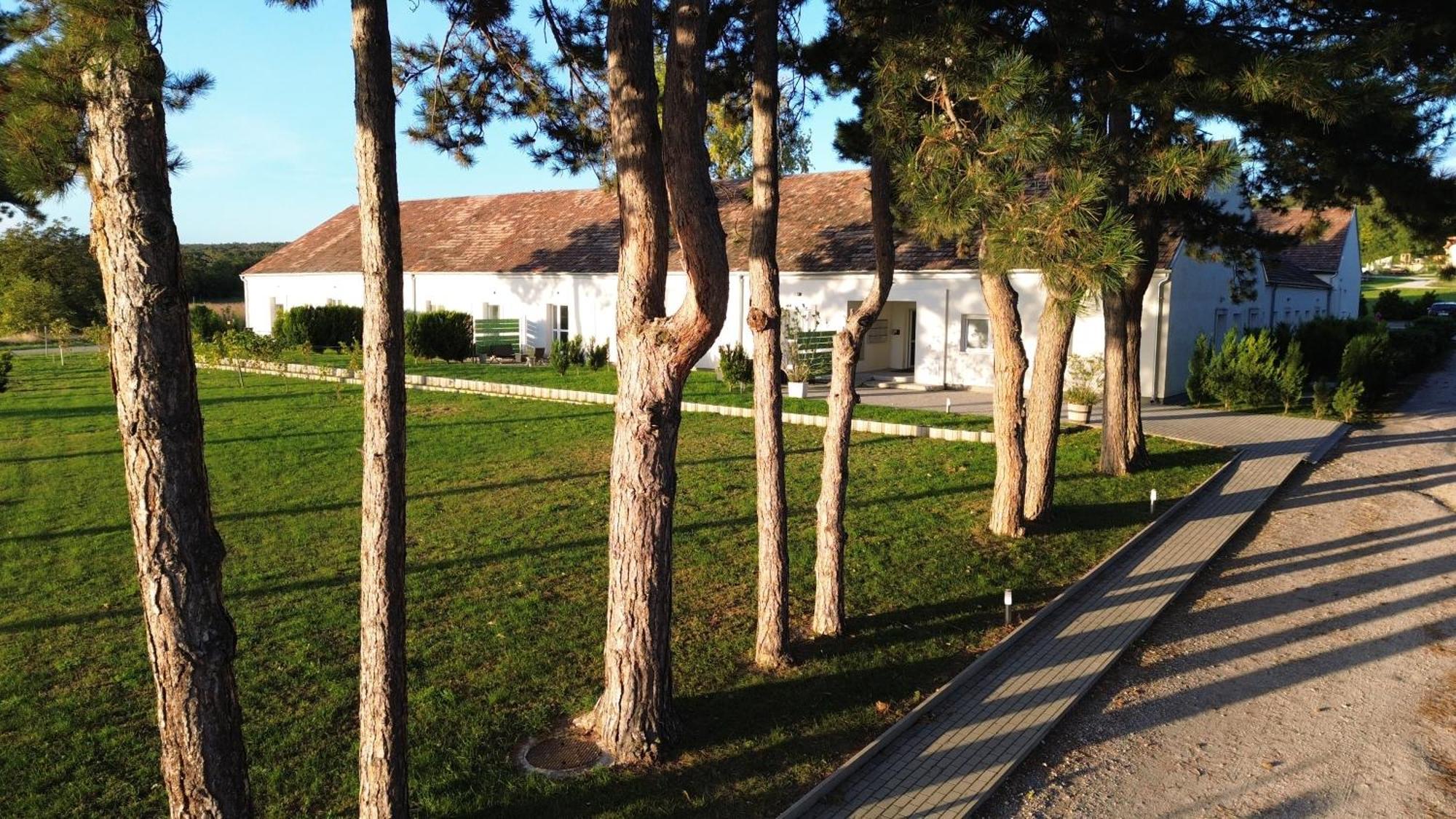 Harol Home & Bike Fertőrákos Exteriér fotografie
